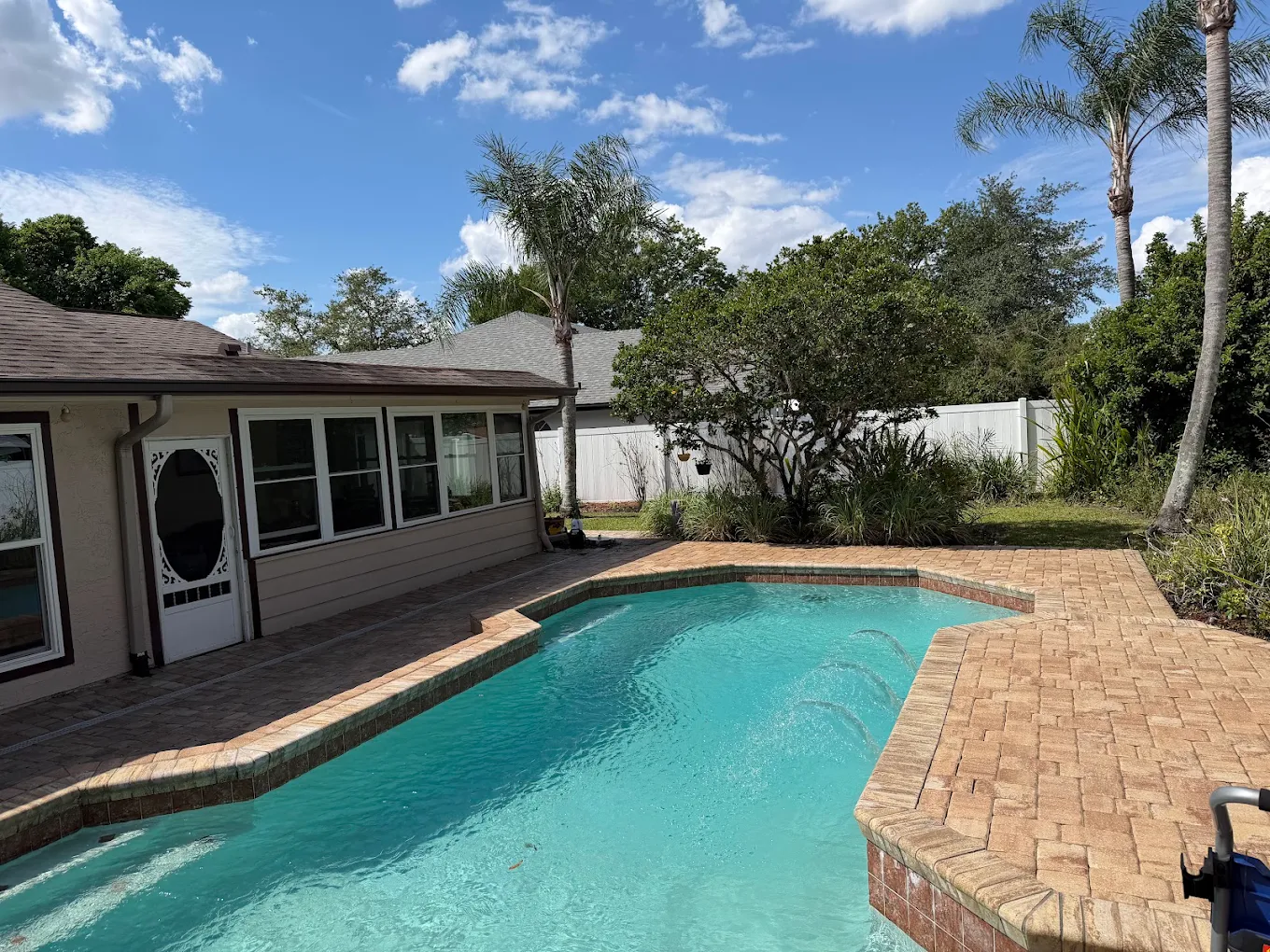 Clean pool deck and pavers behind an Orlando home after pressure washing